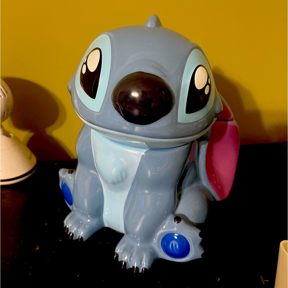 Brand new stitch SCENTSY warmer.